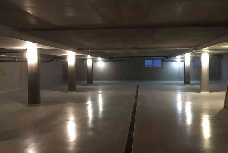 Tiefgaragenparkplatz zu vermieten