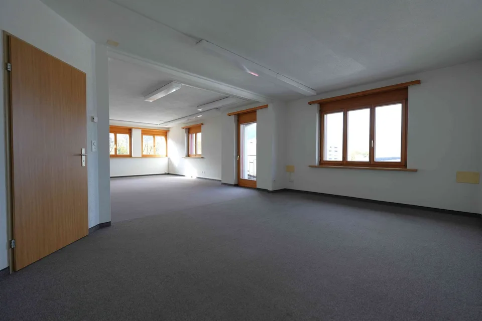 Helle Büro-/ Praxisfläche direkt am Bahnhof in Sevelen