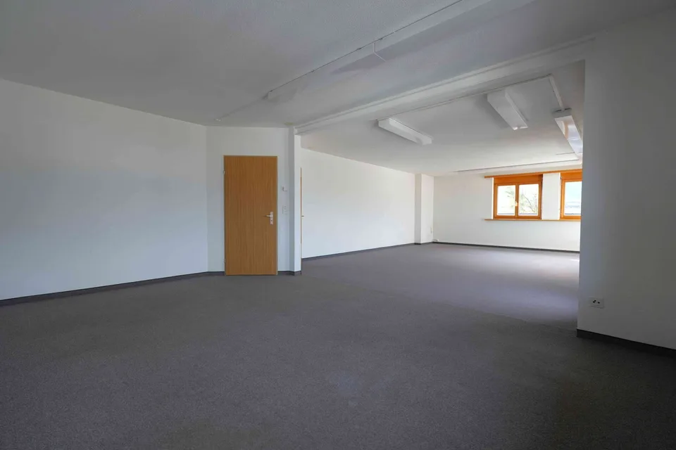 Helle Büro-/ Praxisfläche direkt am Bahnhof in Sevelen