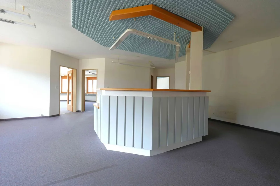 Helle Büro-/ Praxisfläche an gut erschlossener Lage in Sevelen