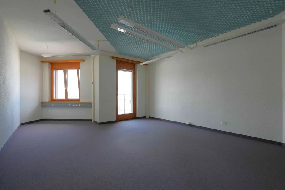 Helle Büro-/ Praxisfläche an gut erschlossener Lage in Sevelen