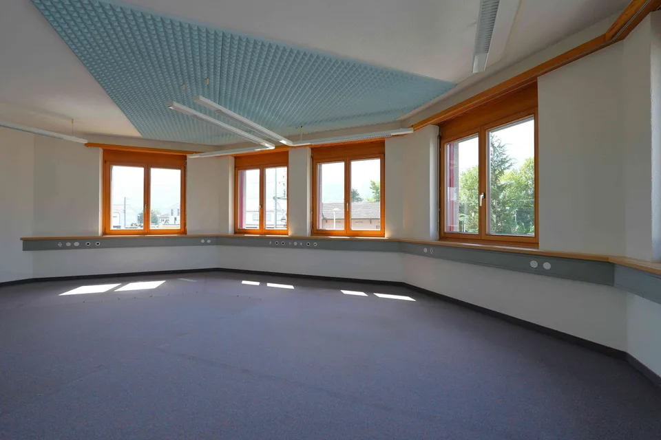 Helle Büro-/ Praxisfläche an gut erschlossener Lage in Sevelen