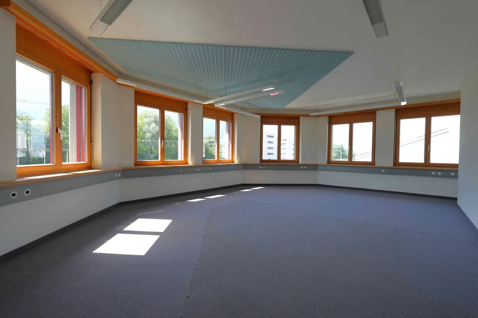 Helle Büro-/ Praxisfläche an gut erschlossener Lage in Sevelen