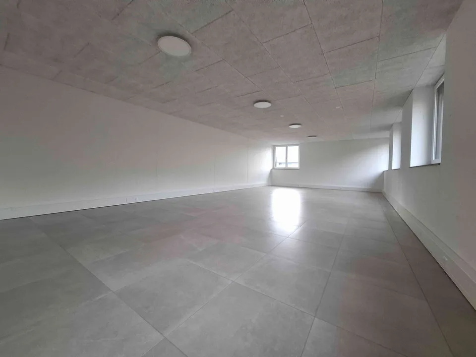 NEUBAU GEWERBE INKL. KANTINE UND ARCHIV