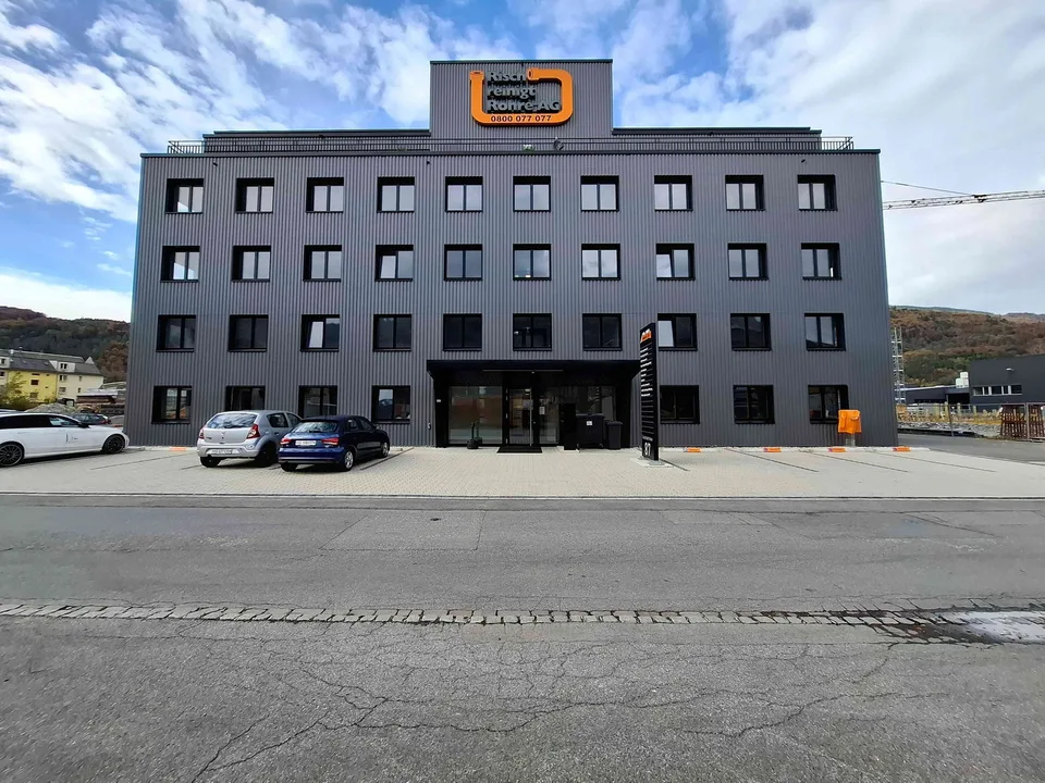 NEUBAU GEWERBE INKL. KANTINE UND ARCHIV