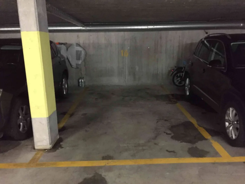 Grosszügiger, heller Tiefgaragenplatz beim Bahnhof Sargans