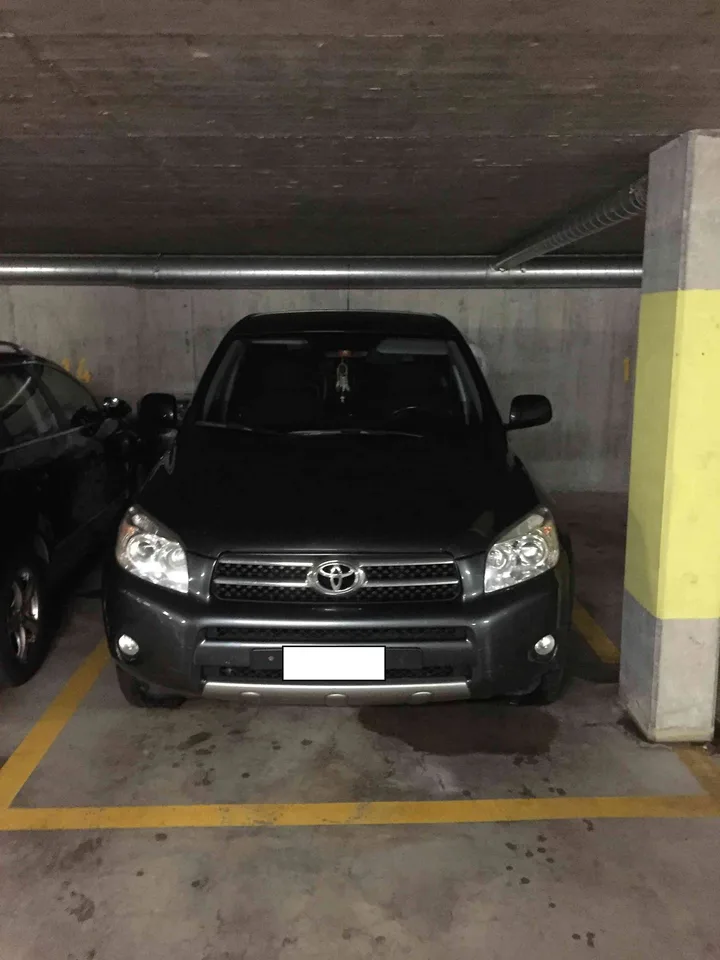 Grosszügiger, heller Tiefgaragenplatz beim Bahnhof Sargans