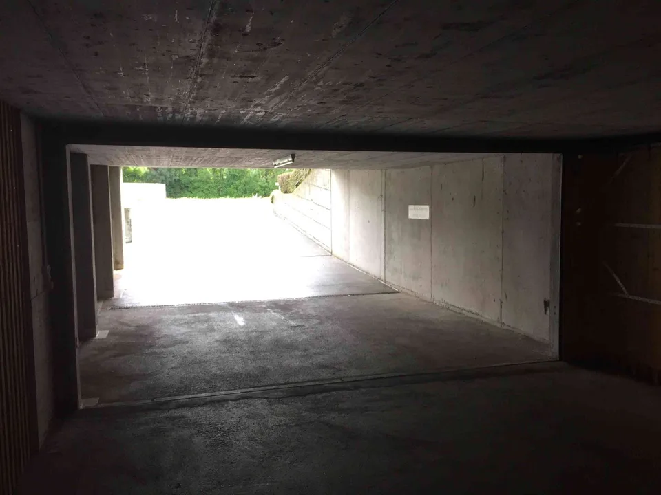 Grosszügiger, heller Tiefgaragenplatz beim Bahnhof Sargans