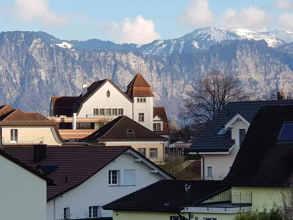 Sonnige, ruhige 2.5 Zimmer möblierte Wohnung, in zentraler Lage