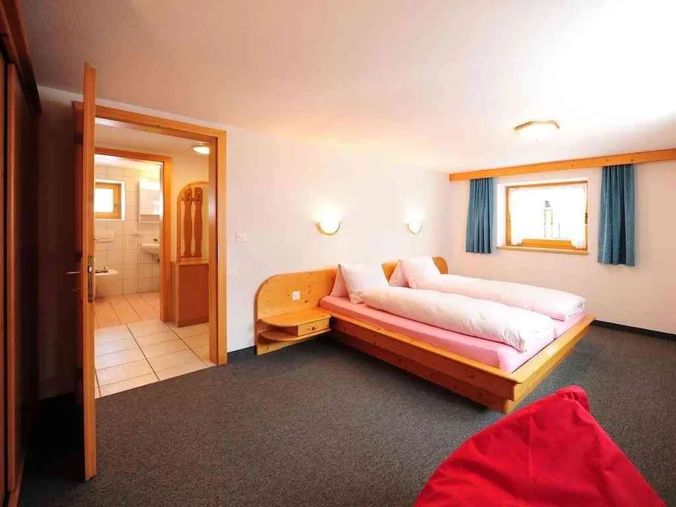 Sehr schöne voll ausgestattete, möblierte 2 ½ Zimmer Wohnung, 56m2