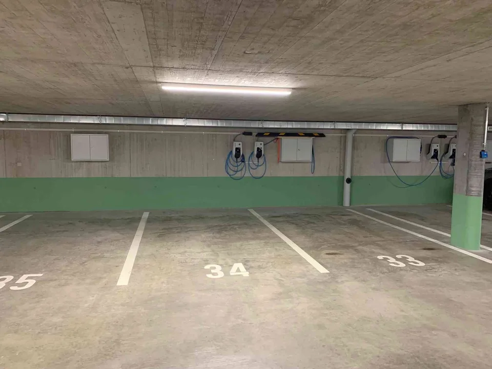 Einstellplätze in Tiefgarage zu vermieten