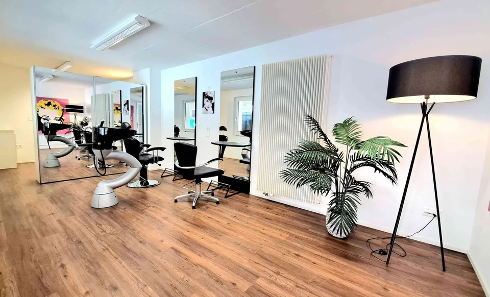 COIFFEURSALON AN ATTRAKTIVER LAGE
