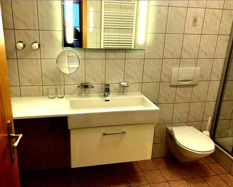 Sehr schöne voll ausgestattete, möblierte 2 ½ Zimmer Wohnung,all-inkl.