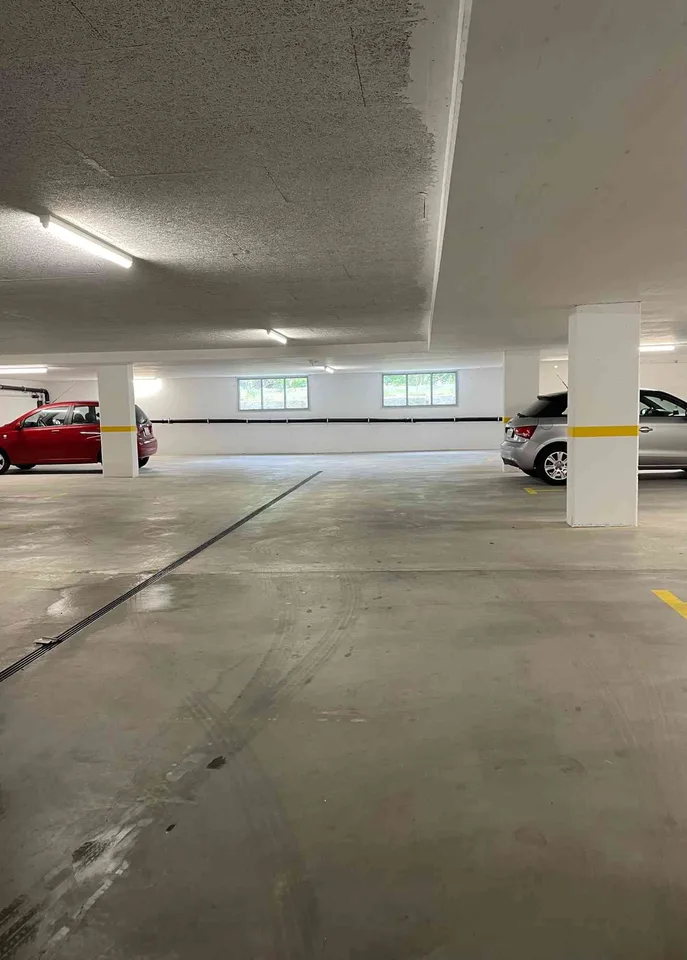 Tiefgaragen-Parkplatz zu vermieten