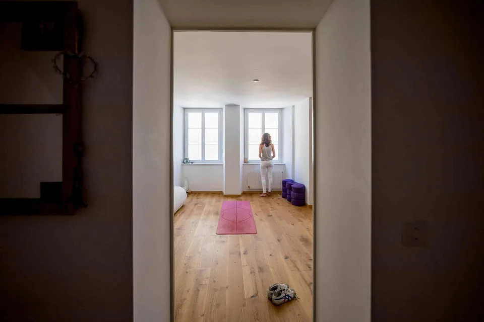 Bewegungs- oder Praxisraum (eingerichtet für Yoga)