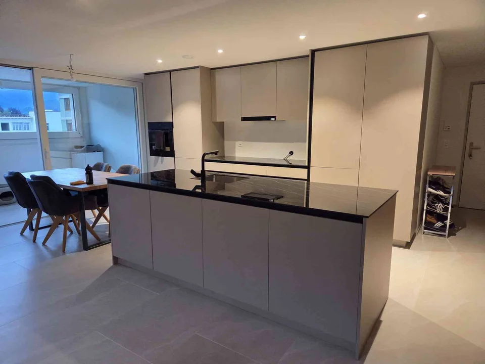 Erstvermietung: Moderne 3.5-Zimmer-Wohnung im 1.OG