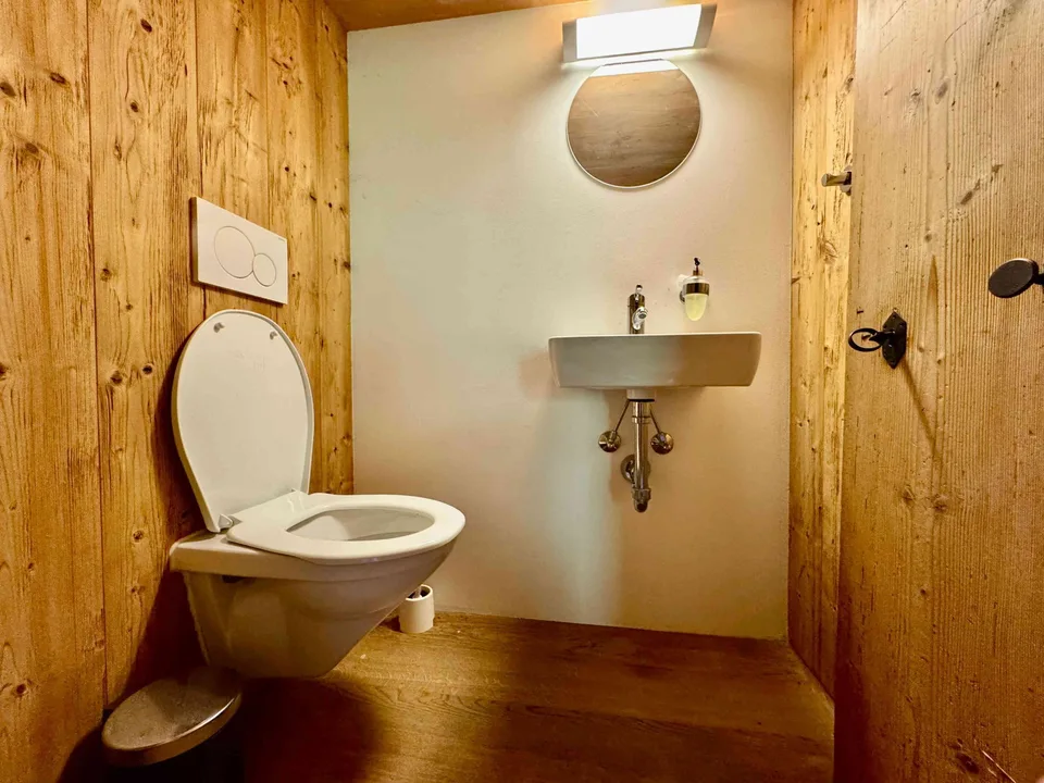 Idyllische Alleinlage: Grosses Bauernhaus nahe Ennetbühl
