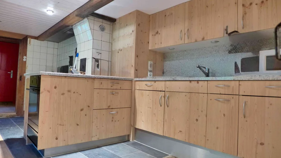 Idyllische Alleinlage: Grosses Bauernhaus nahe Ennetbühl