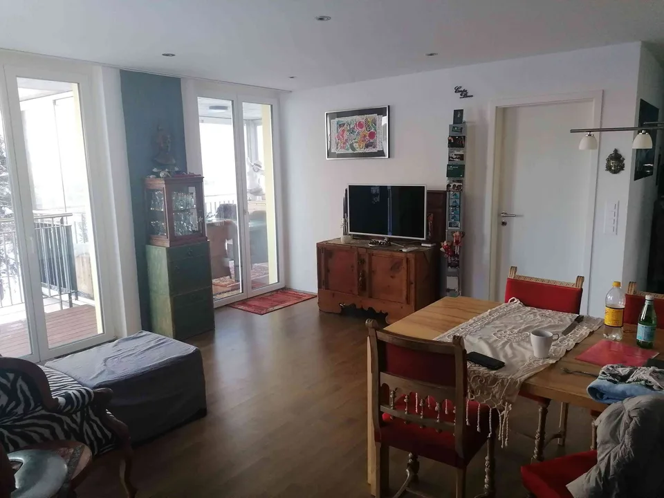 2.5 Zimmer Wohnung mit 12.5m2 Wintergarten Balkon
