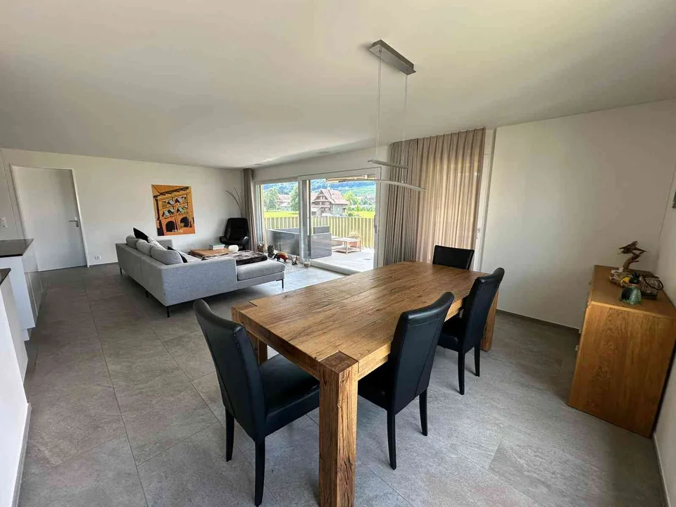4.5-Zimmer-Wohnung an ruhiger Lage mit wunderschöner Aussicht