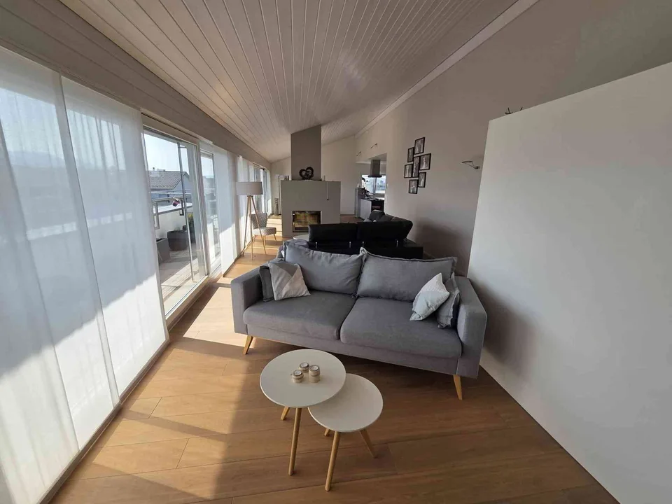 Exklusive 5.5-Zimmer-Attikawohnung mit traumhafter See- und Bergsicht