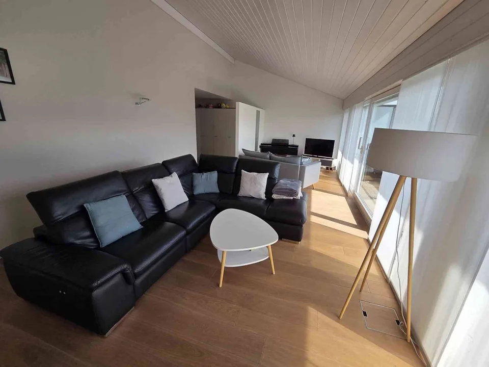 Exklusive 5.5-Zimmer-Attikawohnung mit traumhafter See- und Bergsicht