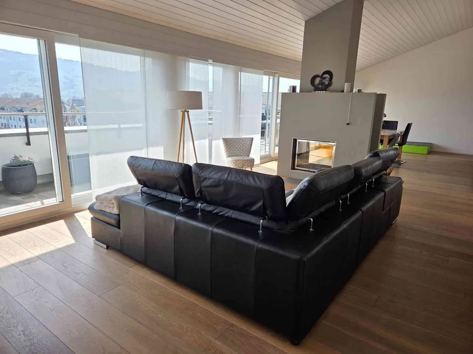 Exklusive 5.5-Zimmer-Attikawohnung mit traumhafter See- und Bergsicht