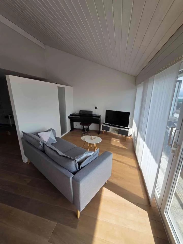 Exklusive 5.5-Zimmer-Attikawohnung mit traumhafter See- und Bergsicht
