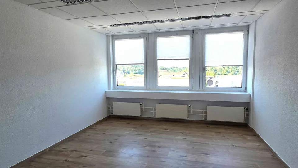 Attraktive Büro- / Praxisräume (19 m2 + 40 m2)
