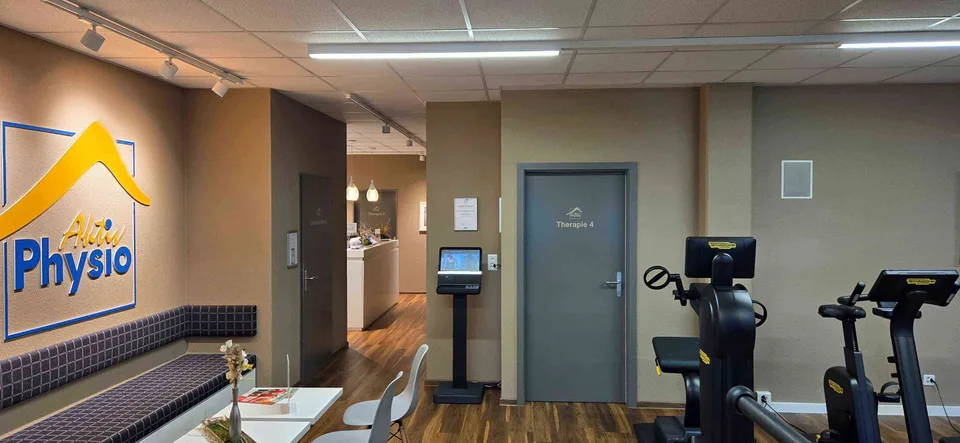 360 m2 Praxis-/ Büro-/ Verkaufsräume im 1. OG an zentraler Lage