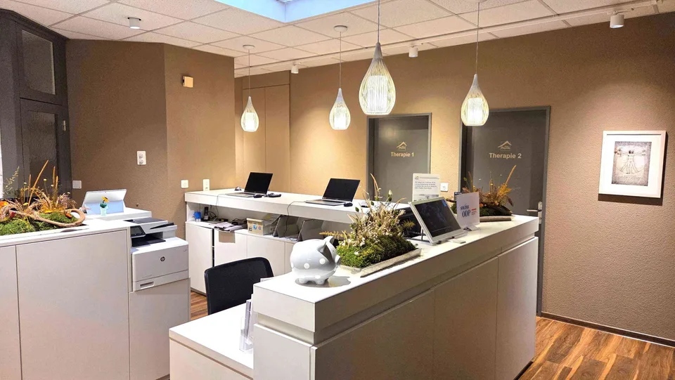 360 m2 Praxis-/ Büro-/ Verkaufsräume im 1. OG an zentraler Lage
