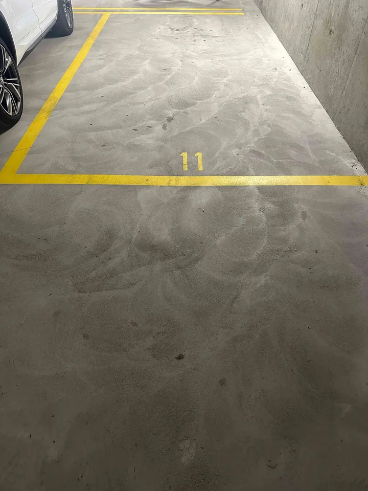Tiefgaragenparkplatz in Wolfhausen ab sofort zu vermieten