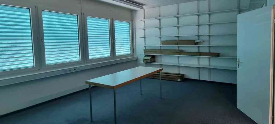 Gewerbehaus grosszügige Fläche