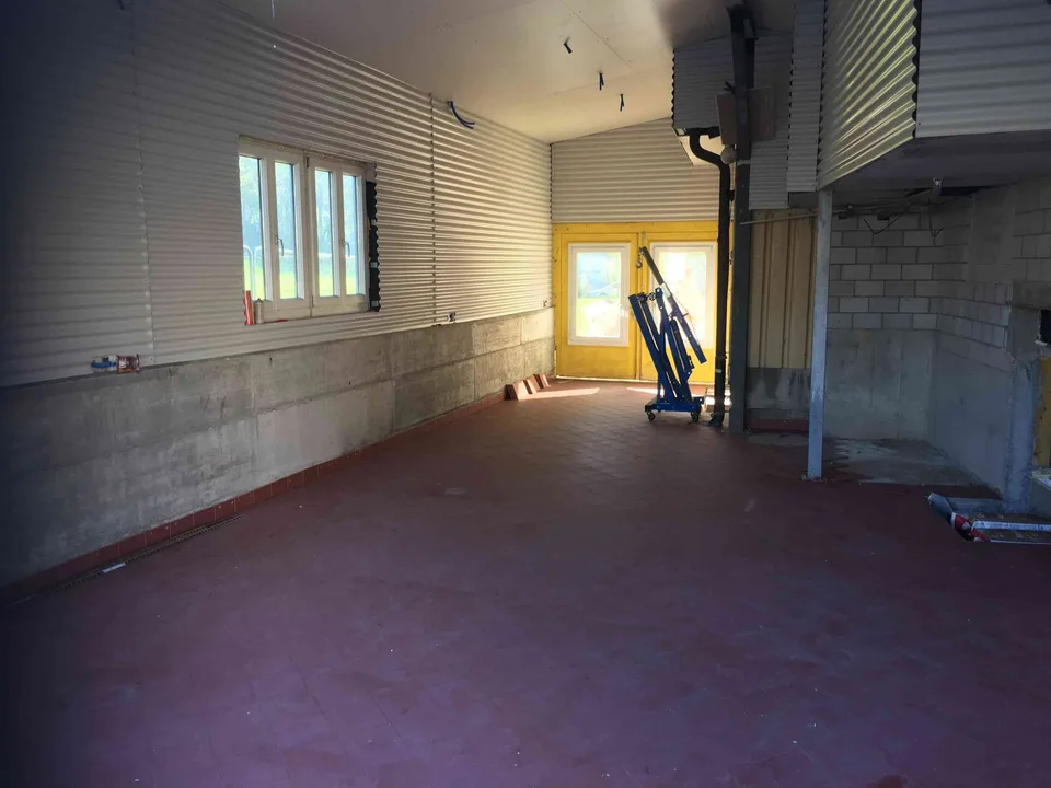 Autogarage inkl. Büro zum Vermieten mit Inventar