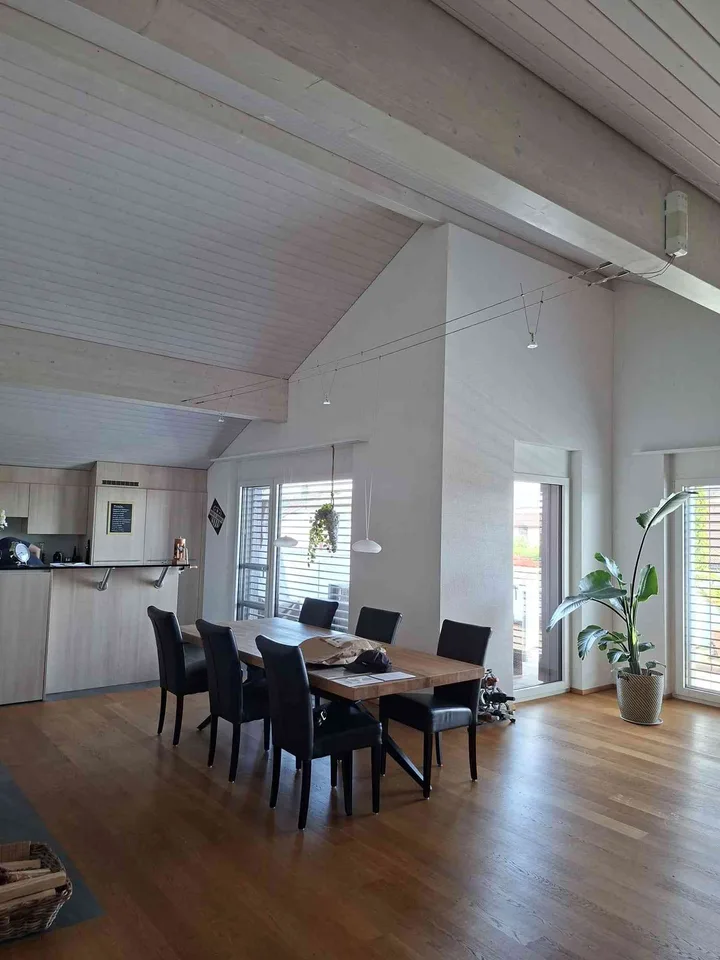 4.5-Zimmer-Dachwohnung mit grosser Terrasse & Zusatzzimmer