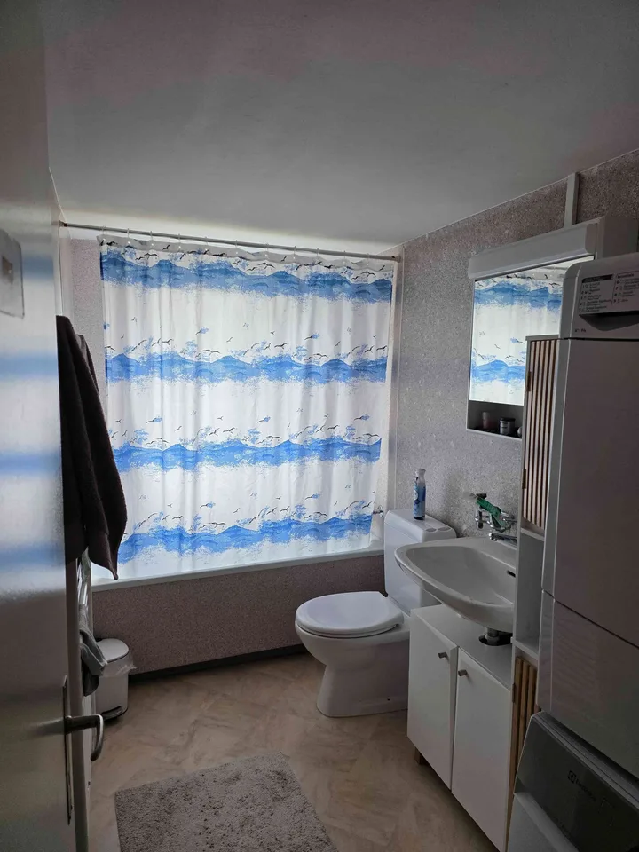 Gemütliches Wg-Zimmer im Herzen von Sins