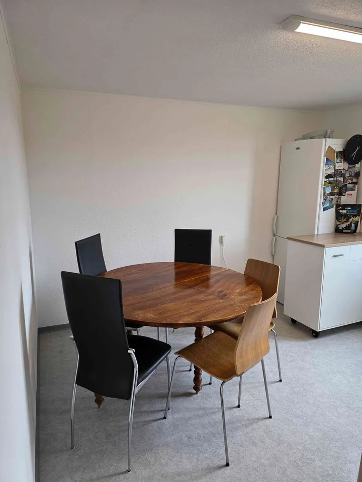 Gemütliches Wg-Zimmer im Herzen von Sins