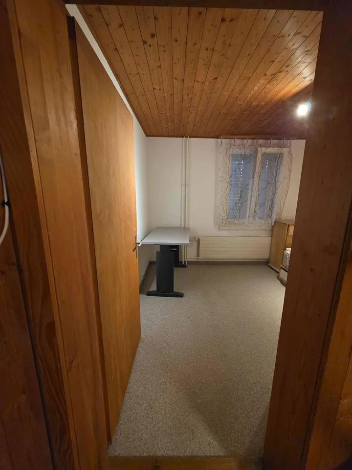 Gemütliches Wg-Zimmer im Herzen von Sins