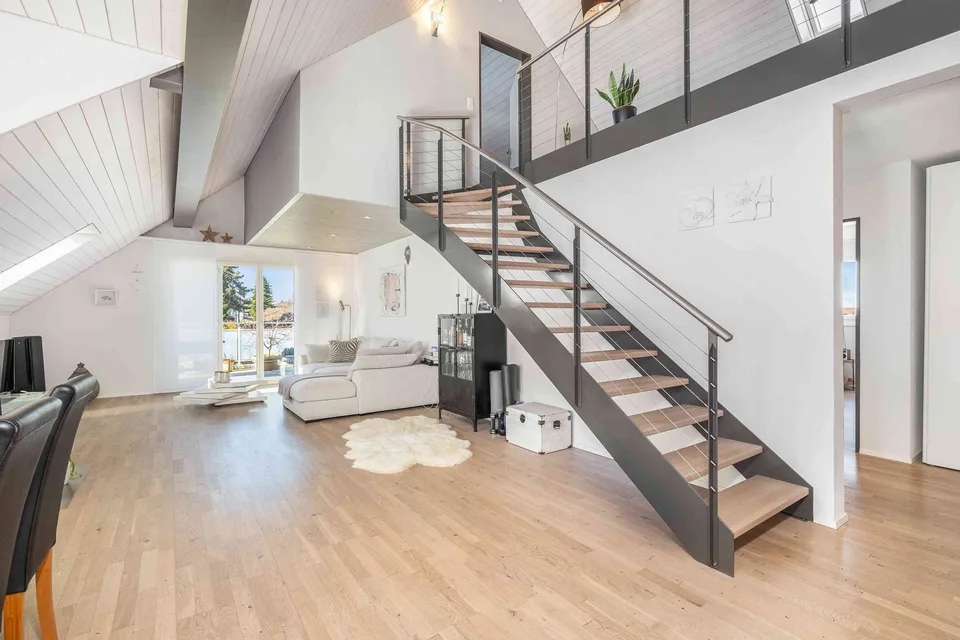 Grosszügige, helle 4.5-Zimmer-Maisonette mit Galerie und 2 Balkonen