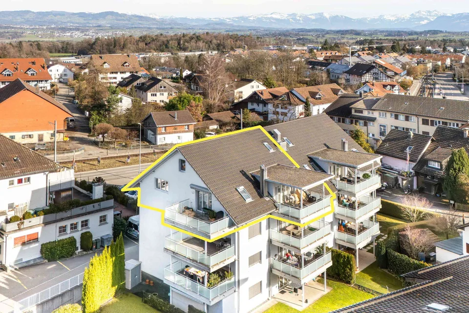 Grosszügige, helle 4.5-Zimmer-Maisonette mit Galerie und 2 Balkonen