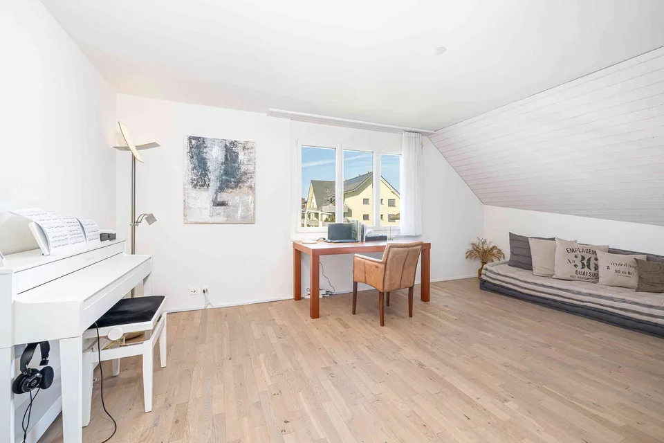 Grosszügige, helle 4.5-Zimmer-Maisonette mit Galerie und 2 Balkonen