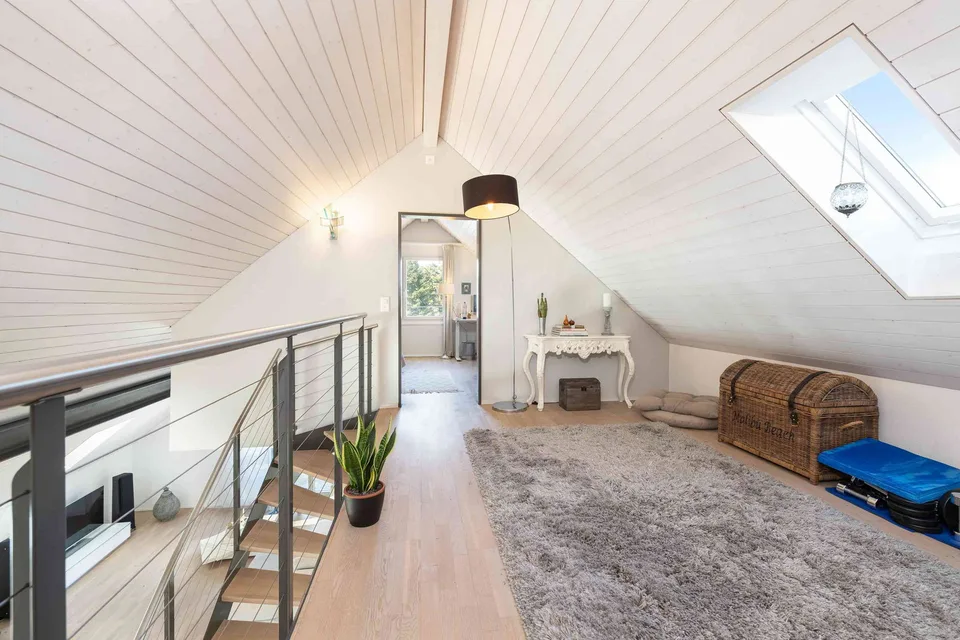 Grosszügige, helle 4.5-Zimmer-Maisonette mit Galerie und 2 Balkonen