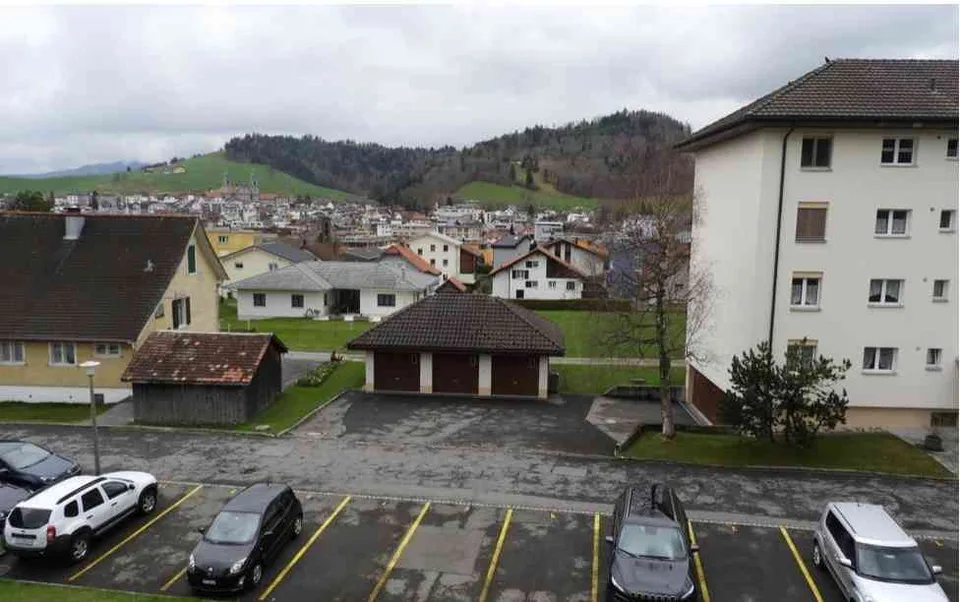Aussenparkplatz in der Nähe vom Spital zum mieten