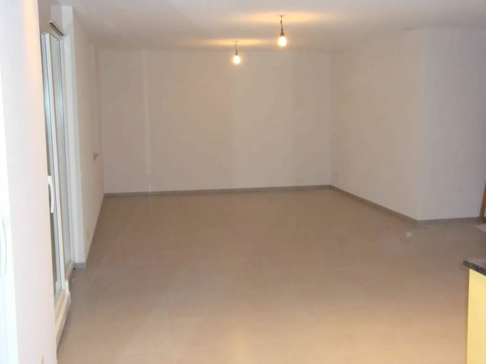 sehr schöne helle, komfortable 4,5 Zimmer-Wohnung, 1. Stock, Südseite