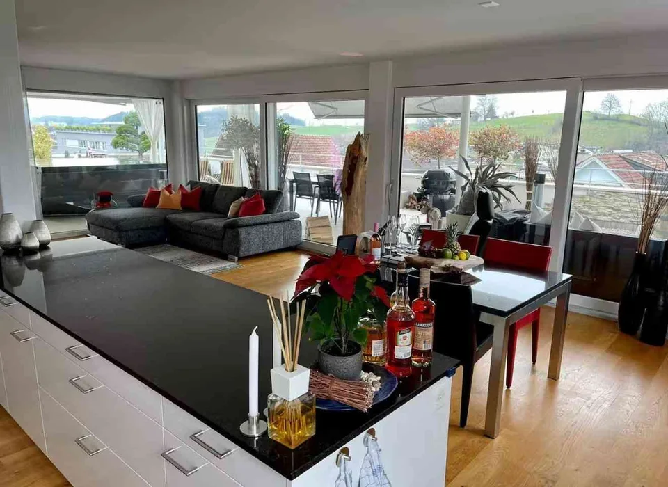 3.5 Z. WHG Attika mit Jacuzzi / 100m2 Living / 100m2 Outdoor / Incl PP