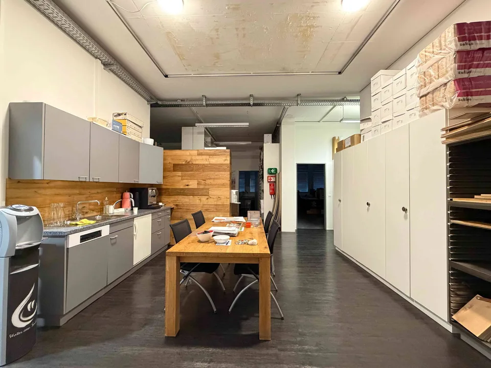Ladenlokal mit Büro und Lager - Gewerberaum