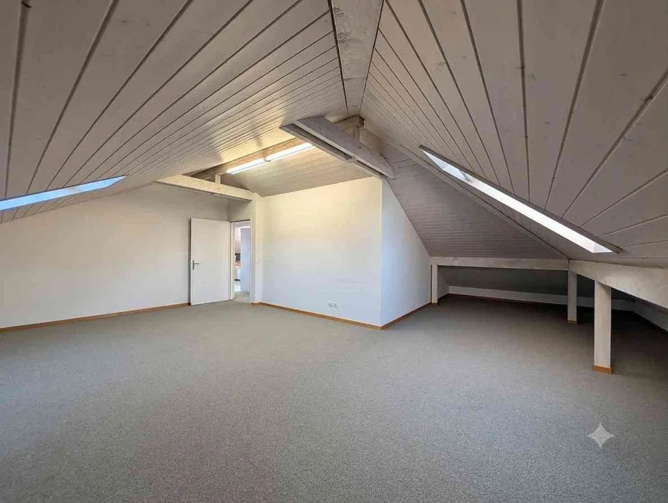 Befristete Bürofläche / Atelier / Yogaraum oder …….. zu vermieten