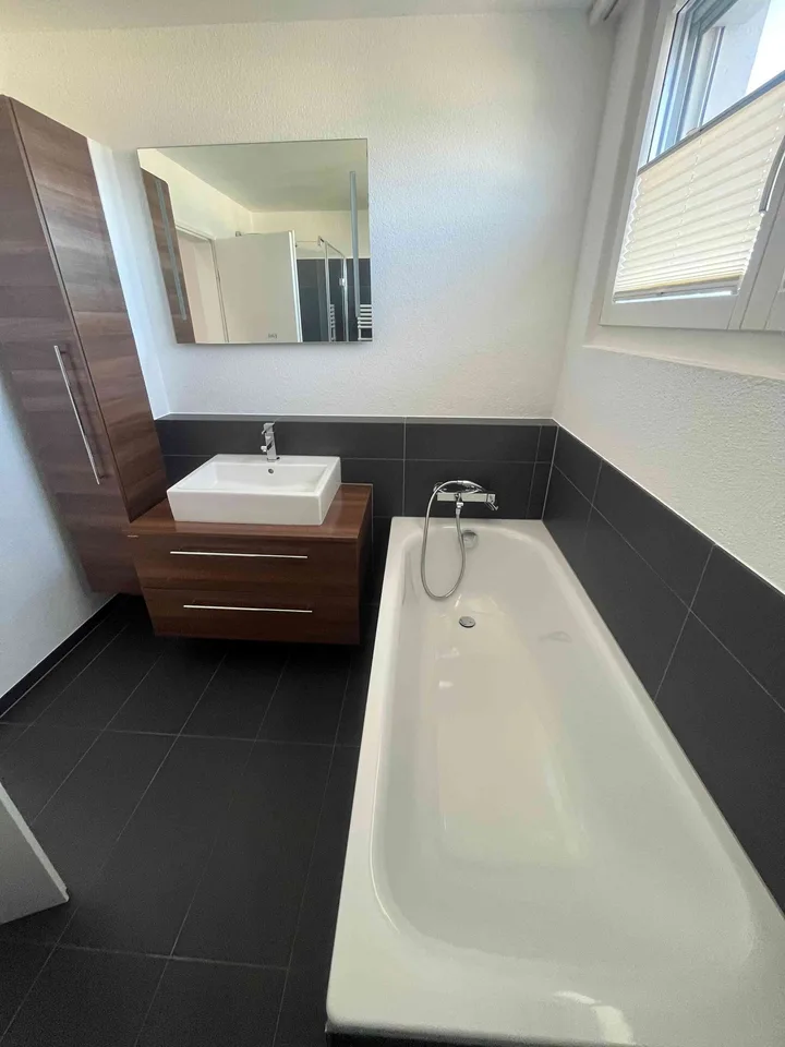 frisch renoviertes 7.5 Zimmer-Familienhaus mit Garten und PV-Anlage