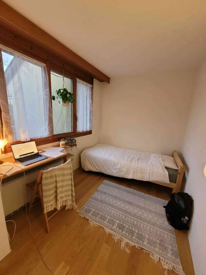Rooms in beautiful house with lake view