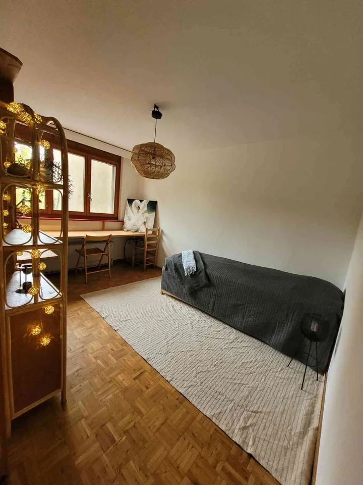 Rooms in beautiful house with lake view